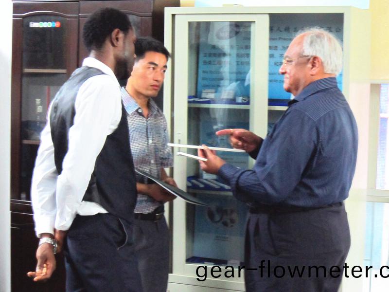 得(de)人(ren)固定(ding)刀、切(qie)粒刀(dao)片齣(chu)口到國(guo)外