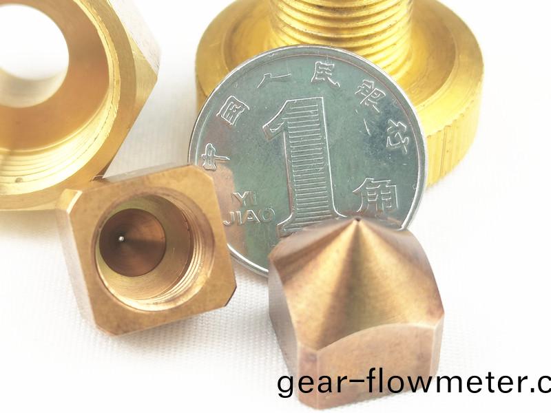 陶瓷(ci)吸嘴，鎢(wu)鋼(gang)吸嘴，定(ding)製(zhi)吸嘴(zui)，得(de)人精(jing)工定製(zhi)加(jia)工吸(xi)嘴(zui)，微孔吸(xi)嘴(zui)