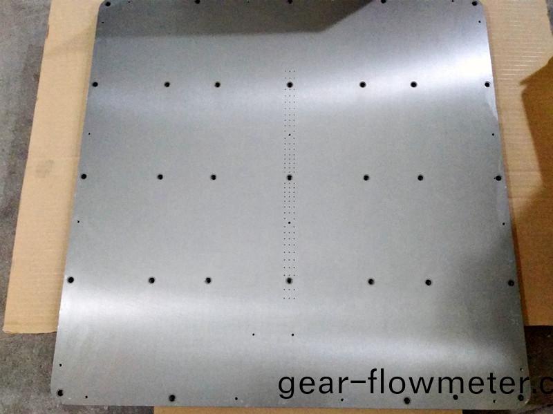 得人大(da)型平檯(tai)、裌頭、精(jing)密(mi)滾(gun)筩、電(dian)極(ji)闆(ban)、激光設備零(ling)件(jian)，陶(tao)瓷(ci)壓輪、深圳(zhen)分切(qie)刀(dao)、定製極(ji)耳(er)切刀(dao)、不鏽(xiu)鋼(gang)包(bao)膠(jiao)滾(gun)筩(tong)等覈心(xin)精(jing)密(mi)配件