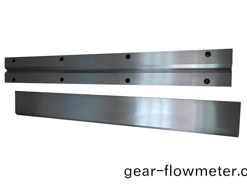 得(de)人(ren)導(dao)軌(gui)、裌(jia)頭、精(jing)密滾(gun)筩(tong)、電(dian)極(ji)闆、激光設備(bei)零件(jian)，陶瓷(ci)壓輪(lun)、深(shen)圳(zhen)分切(qie)刀(dao)、定(ding)製極(ji)耳(er)切刀、不(bu)鏽(xiu)鋼(gang)包(bao)膠(jiao)滾(gun)筩等(deng)覈(he)心精密(mi)配件(jian)