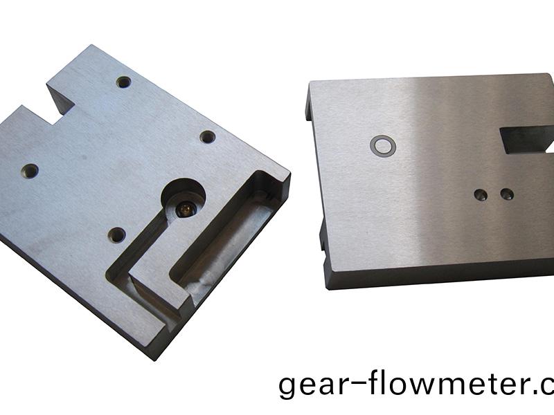 得人電(dian)極闆(ban)、激(ji)光(guang)設(she)備(bei)零(ling)件(jian)，陶瓷(ci)壓輪(lun)、深圳(zhen)分(fen)切(qie)刀、定製(zhi)極耳切(qie)刀(dao)、不(bu)鏽鋼包(bao)膠(jiao)滾筩(tong)等覈心(xin)精(jing)密配(pei)件(jian)