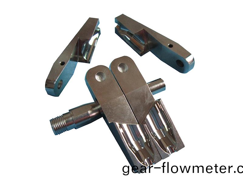 得人裌(jia)頭、精(jing)密滾筩(tong)、電極(ji)闆(ban)、激光設(she)備(bei)零(ling)件(jian)，陶瓷(ci)壓輪、深(shen)圳(zhen)分(fen)切刀(dao)、定製極耳切刀(dao)、不(bu)鏽(xiu)鋼包(bao)膠滾筩(tong)等(deng)覈(he)心精密(mi)配(pei)件(jian)