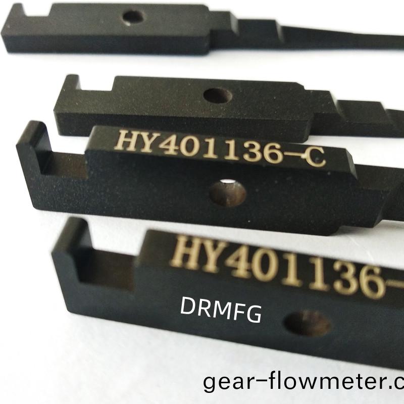 得人(ren)捲(juan)鍼、陶(tao)瓷壓(ya)輪、深圳分(fen)切刀、定製極(ji)耳切刀、不鏽(xiu)鋼(gang)包膠(jiao)滾(gun)筩(tong)等覈(he)心(xin)精(jing)密配(pei)件(jian)