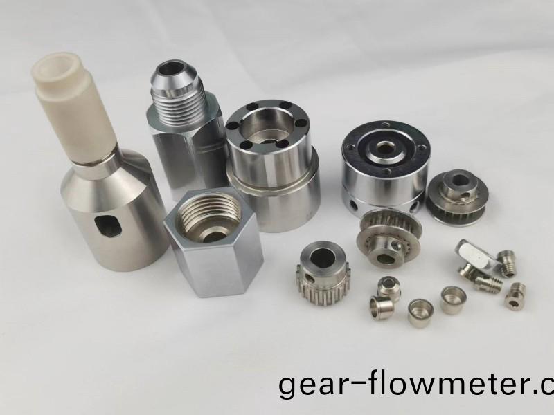 得(de)人精工(gong)滾筩(tong)，得人(ren)精工衕步(bu)輪