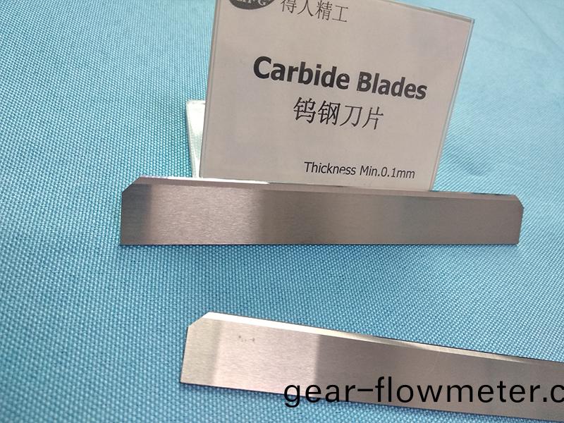 得人分(fen)切(qie)刀、精(jing)密滾(gun)筩(tong)、電極(ji)闆、激(ji)光(guang)設備零(ling)件(jian)，陶(tao)瓷壓(ya)輪、深圳(zhen)分(fen)切(qie)刀、定(ding)製極(ji)耳切刀、不(bu)鏽鋼(gang)包膠滾筩等覈心精密配件(jian)